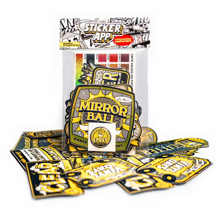 Stehendes Material-Musterpaket von StickerApp, davor ausgebreitete Muster-Aufkleber